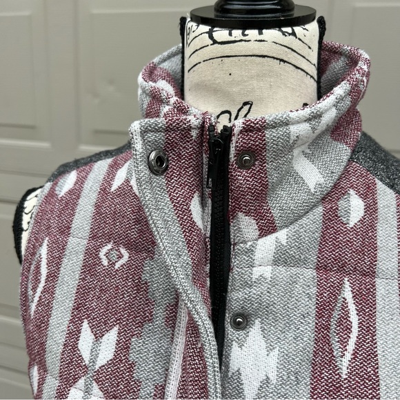 STACCATO GRAY BURGUNDY PUFFER VEST SIZE SMALL - Picture 4 of 11